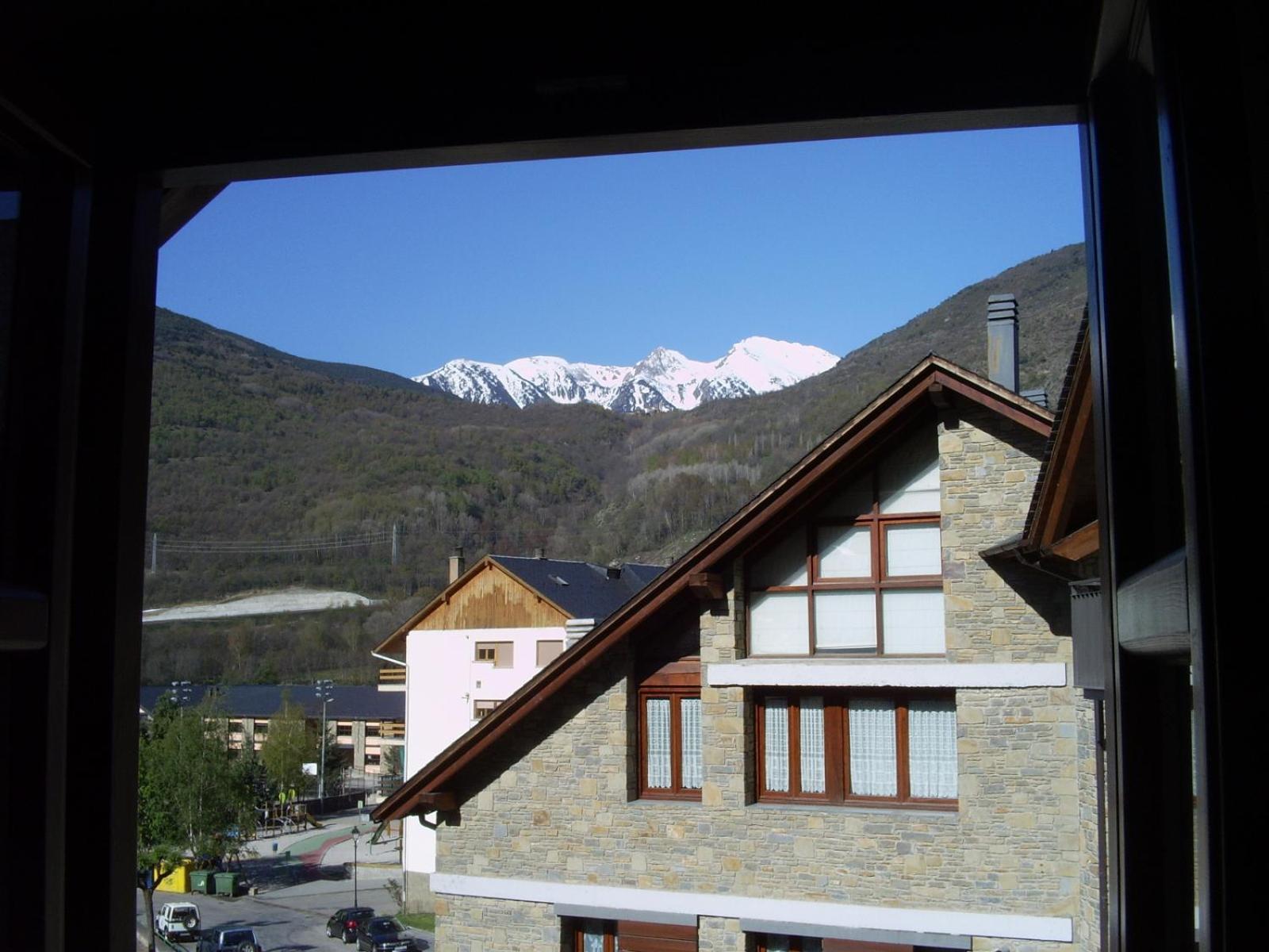Apartaments Pirinenc Esterri d'Àneu Exteriör bild